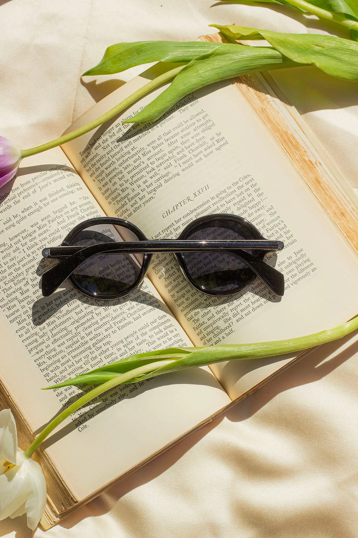 Small Round Rim Retro Look Sunglasses