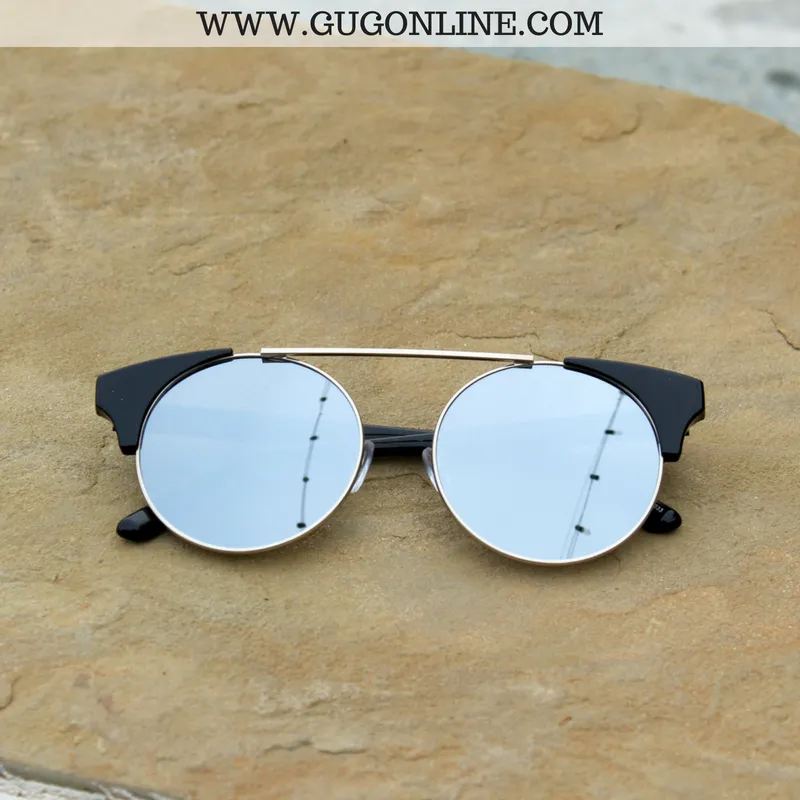 The Nina Round Cat Eye Sunglasses in Black