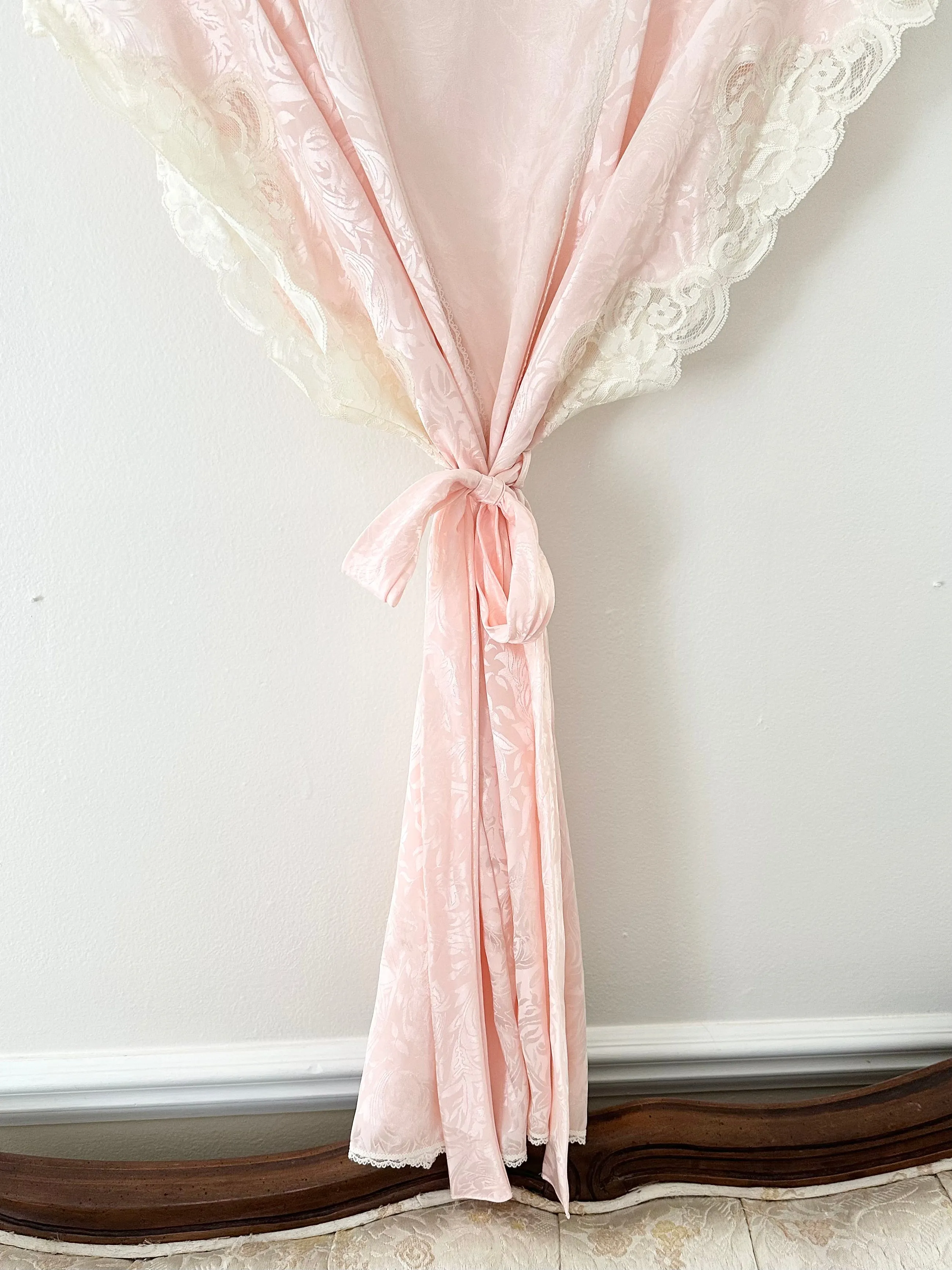 Vintage 1980s Pink Lace Trim Princess Peignoir Robe (S/M)